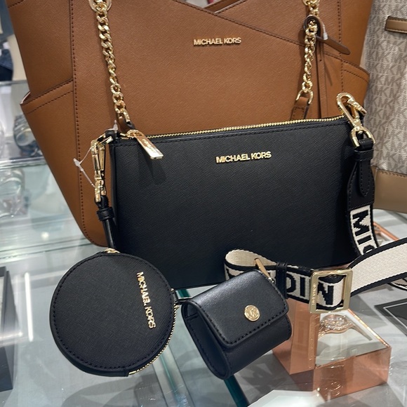 MICHAEL KORS
Jet Set Saffiano Leather Crossbody Bag with Case for Airpods Pro® - Picture 12 of 16